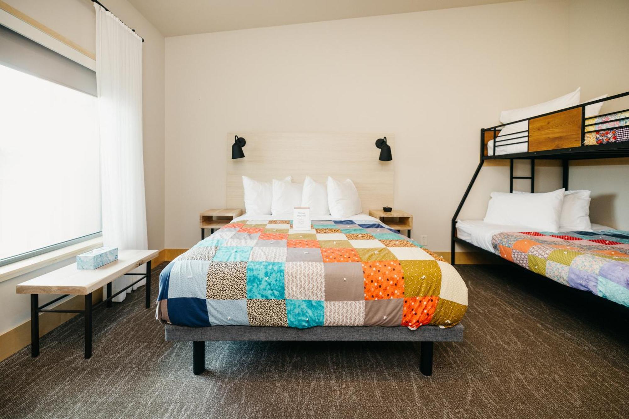 Metis Crossing Hotel Smoky Lake Ngoại thất bức ảnh