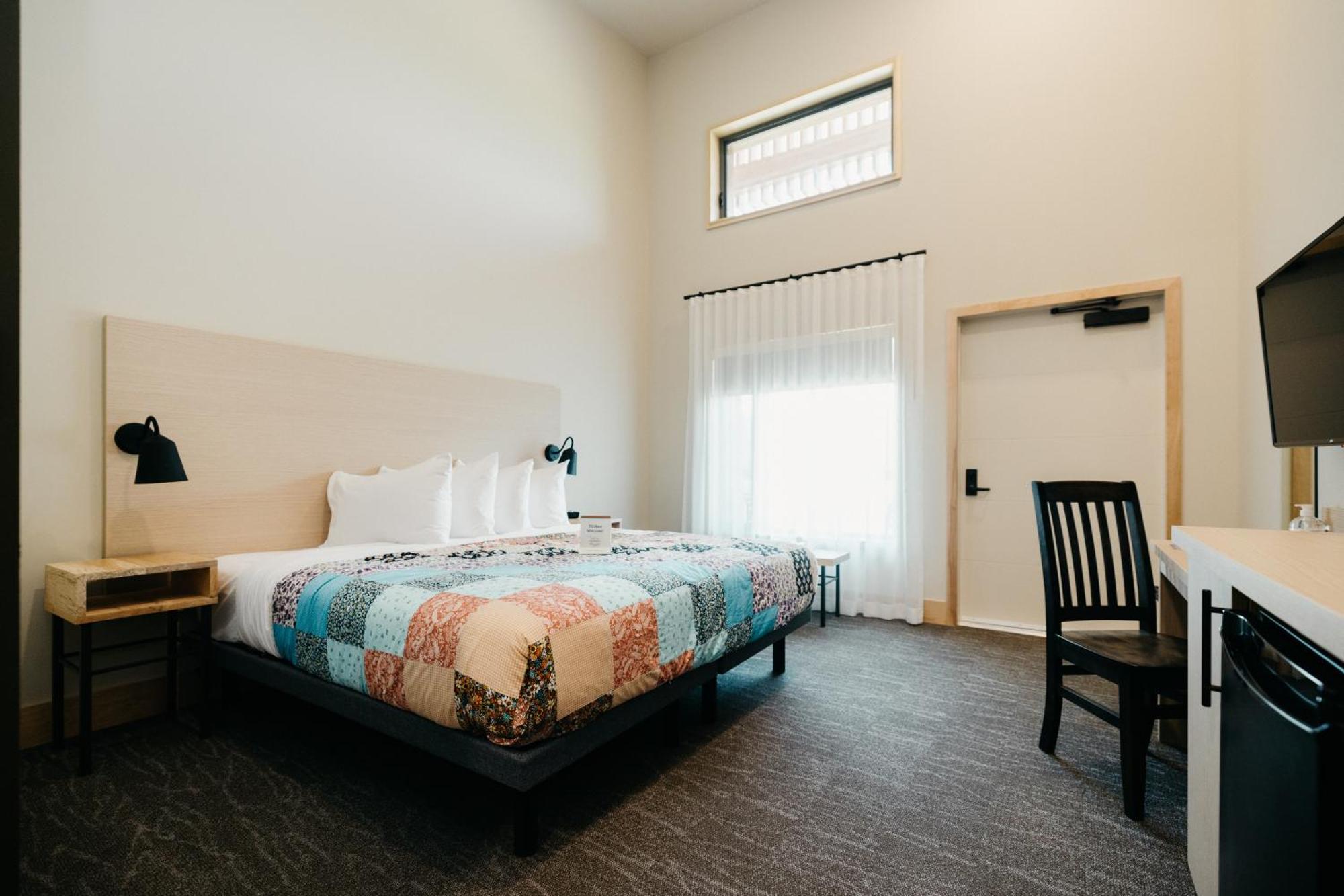 Metis Crossing Hotel Smoky Lake Ngoại thất bức ảnh